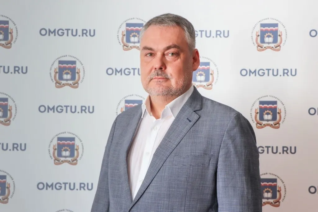 Дмитрий Маевский, ранее руководивший ОмГТУ, погиб во время специальной военной операции. Прощание состоится 15 мая в Воскресенском соборе в 12:00. Соболезнуем родным и близким.