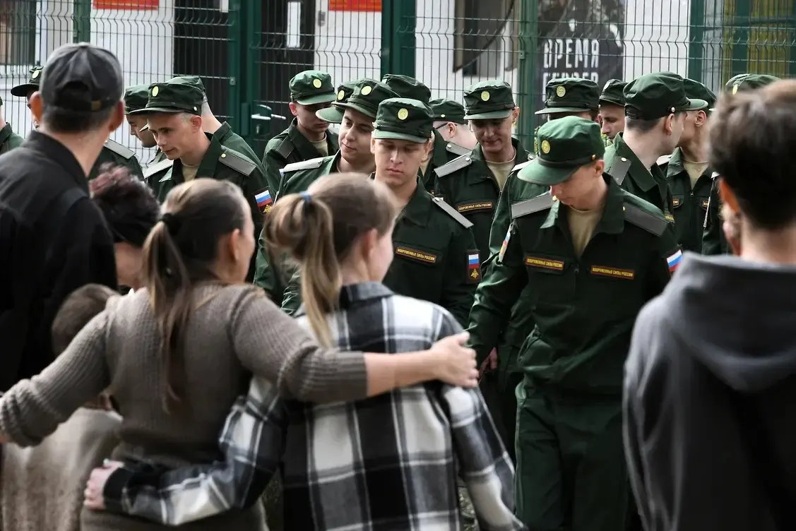 Группа из более 450 женщин намерена оспорить в судах федеральный закон, который лишает права на выплаты тех, у кого с погибшим не было общего несовершеннолетнего ребёнка. Первый иск уже направлен в Верховный суд.