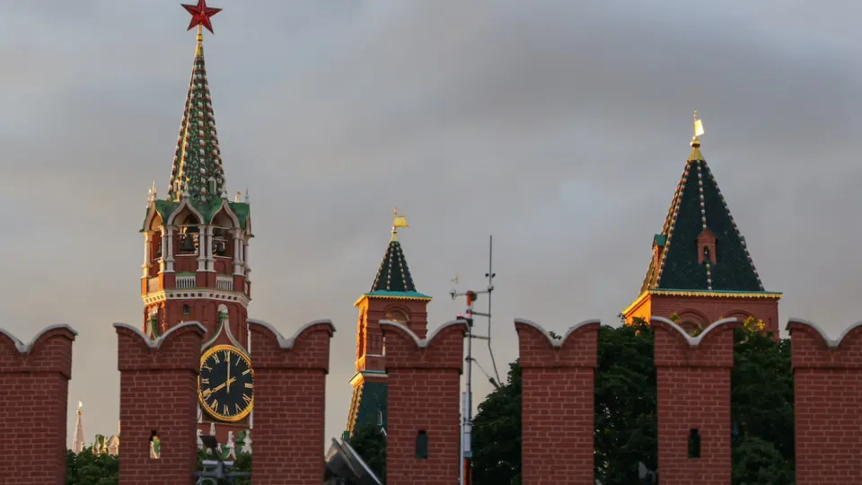 Помощник президента РФ заявил, что формат США—Украина—Россия нецелесообразен до вывода украинских войск из контролируемой части Донбасса; после этого откроются перспективы для обсуждения долгосрочного урегулирования.