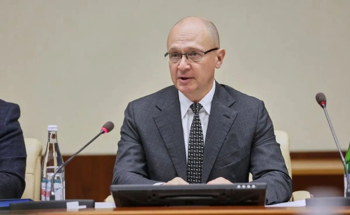 Конфликт между политическим блоком администрации президента и силовиками обострился. Разногласия в подходах к контролю общества, ограничениях в интернете и усилении охраны главы государства усиливают внутреннее противостояние элит.