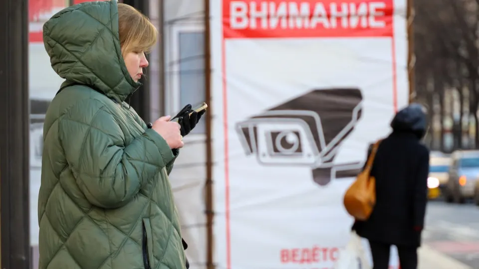 Пользователи заметили, что сообщения со ссылками на ключи для VPN исчезают из диалогов, а при повторной отправке происходит выход из аккаунта. Параллельно государственные сервисы ужесточают ограничения на вход через VPN.