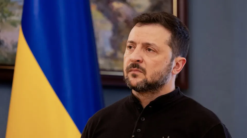 Президент Украины предложил ввести «режим тишины» с 00:00 6 мая в ответ на заявление Минобороны РФ о временном прекращении огня на праздники; Киев готов действовать зеркально при условии отсутствия нарушений.