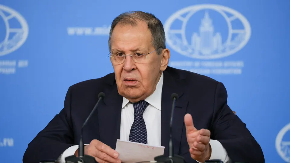 Глава МИД Сергей Лавров заявил, что ряд европейских стран требует от России немедленного прекращения огня и компенсаций, что он назвал ультиматумом. По его мнению, такие требования не восстановят доверия и повышают риск эскалации вплоть до ядерного столкновения.