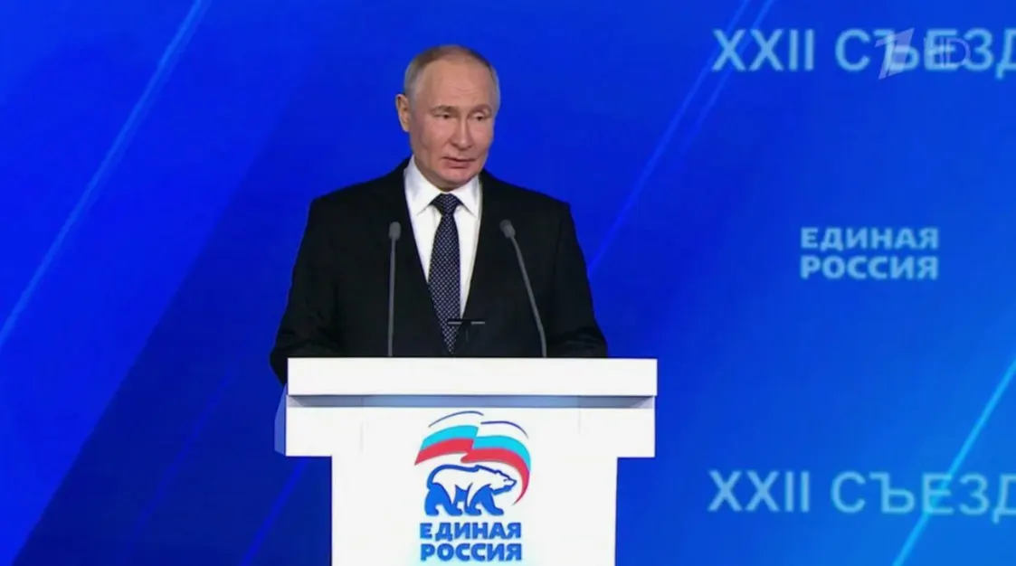 Президент может появиться на съезде партии 28 июня, чтобы поддержать единороссов в условиях снижения их рейтинга; самовыдвижение Путина сохраняется с 2012 года.