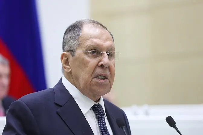 Глава МИД РФ заявил, что Армении придётся выбрать между ЕАЭС и Евросоюзом; решение необходимо принять в сжатые сроки, поскольку от него зависят тарифная политика и фитосанитарные правила.