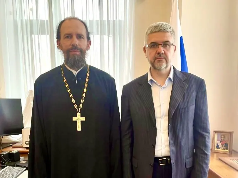 Вадим Баланин на Петербургском международном юридическом форуме заявил, что сожительство без официальной регистрации брака подрывает традиционные семейные ценности и представляет угрозу национальной безопасности; ведомство ведёт мониторинг для возможных изменений в Семейный кодексе.