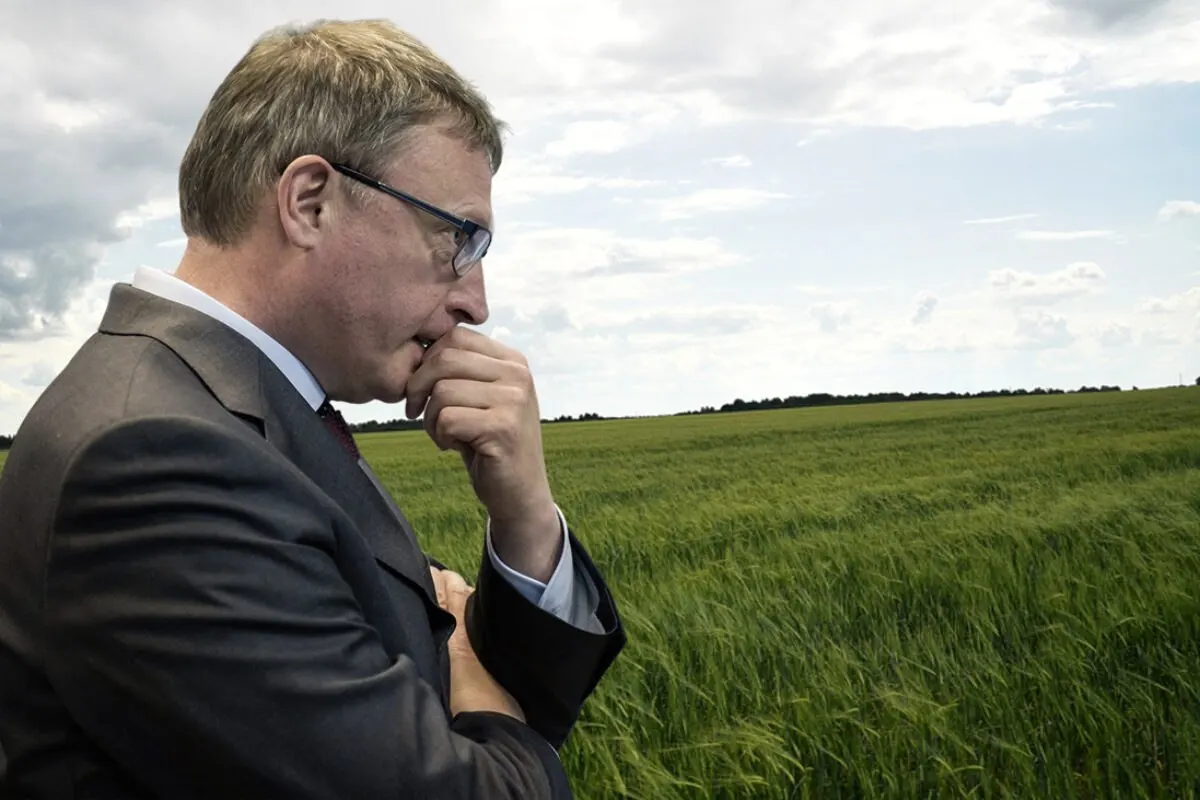Бывшему губернатору предъявлено подозрение по делу о продаже 64 га земли; предприниматель оценил ущерб в 1,5 млрд рублей.