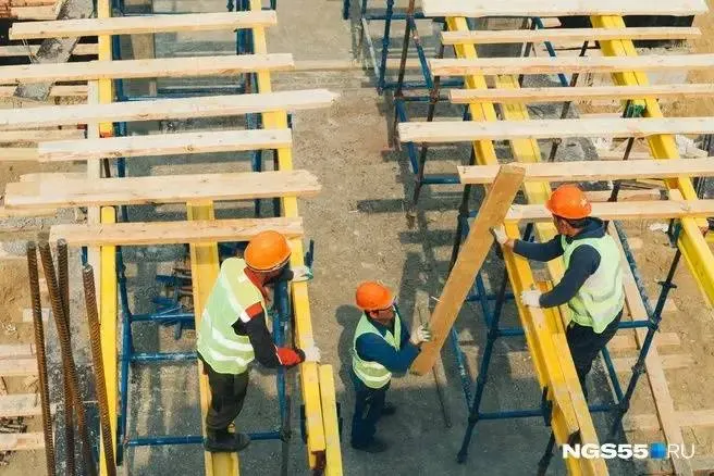На Петербургском экономическом форуме подписали соглашение об инвестировании строительства нового спортивного комплекса на Левобережье Омска; возведение планируют завершить к концу 2034 года.
