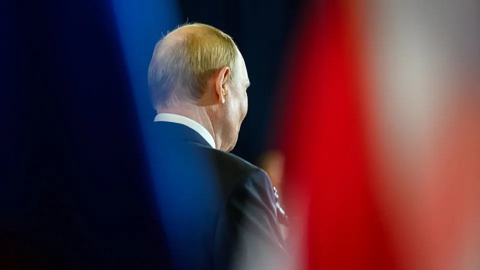 Государственный центр социсследований перестал регулярно публиковать «открытый» рейтинг доверия президента. По этому измерению доверие упало до рекордно низких значений с начала войны, в то время как рейтинг одобрения остаётся значительно выше, но тоже демонстрирует снижение.