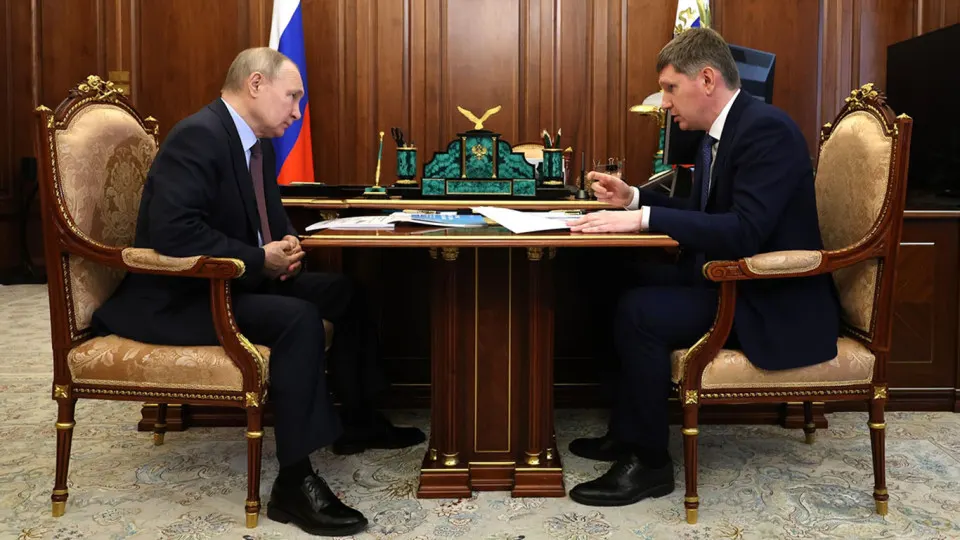 Президент потребовал от властей стимулировать приток инвестиций, но чиновники и эксперты говорят о структурных барьерах: высокие ставки, бюджетная экономия, отток технологий и риск изъятия активов.