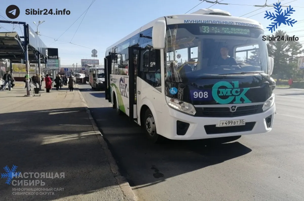 Пока Сибирь охвачена жарой, в Омске пассажиры отмечают, что кондиционеры есть не во всех автобусах и троллейбусах, а часть систем не работает — власти обещают частичный ремонт, но ситуация останется серьезной при прогнозируемых +32 °C.