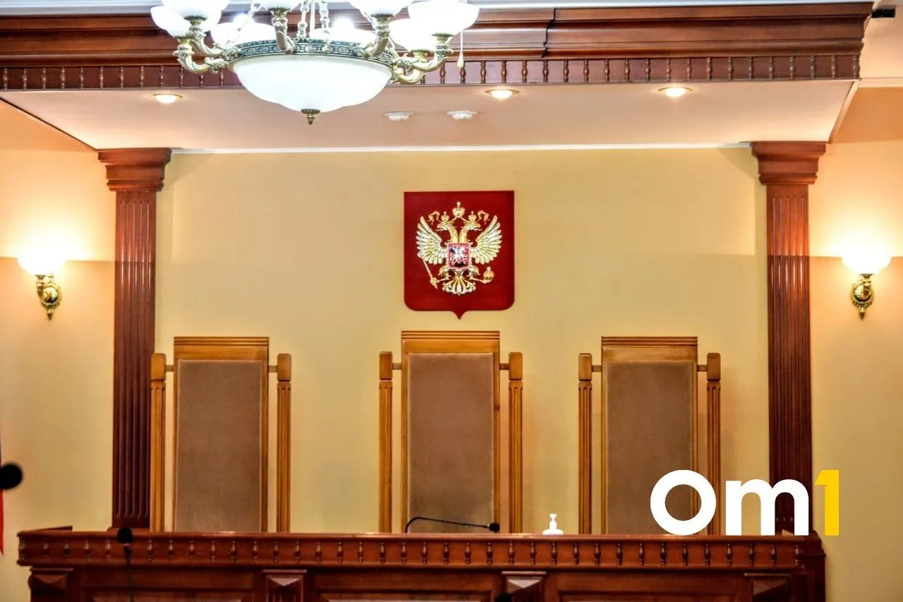 Прокуратура сообщает, что руководитель производителя напитков в 2019–2022 годах скрывал продажи и вносил ложные данные в отчётность; ущерб оценён свыше 111 млн рублей. Дело передано его отцу, часть задолженности уже погашена.