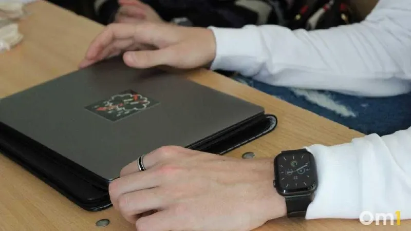 Работники вправе приостановить работу, если в помещении превышена допустимая температура. Что нужно сделать, чтобы не получить за прогул — пошаговая инструкция.