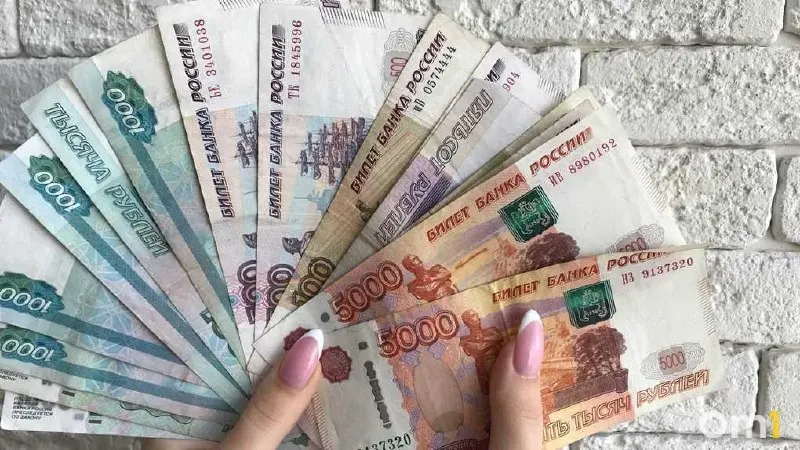 В июне в Омске лидируют столяры (от 100 000 ₽) и кладовщики‑комплектовщики (90–120 000 ₽); в рейтинг также вошли инженеры‑дефектоскописты, помощники машиниста и менеджер фитнес‑клуба.