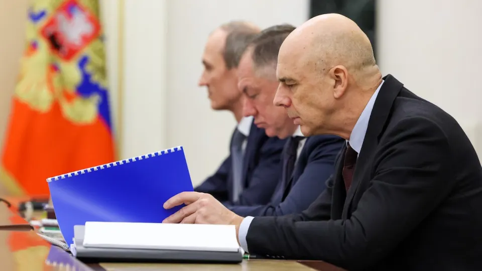 Индекс RGBI упал рекордно с февраля, доходности длинных облигаций достигли 15,5% годовых на фоне роста бюджетных расходов, опасений по инфляции и сдержанной политики Центробанка.