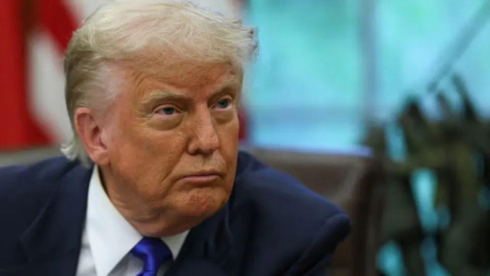 На закрытых переговорах на саммите G7 Дональд Трамп заявил о готовности усилить поддержку Украины и нарастить давление на Россию, но поставил условие — помощь союзников в расминировании Ормузского пролива. Лидеры G7 согласовали ужесточение санкций против нефтегазового сектора и наращивание поставок ПВО и дальнобойного вооружения для Киева.