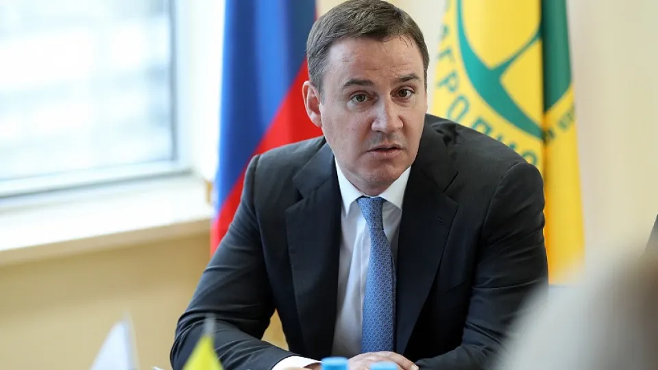 Зампред правительства расширил влияние на РЭО через назначение близких по статусу чиновников; в компании идут следственные действия и аресты топ‑менеджеров.