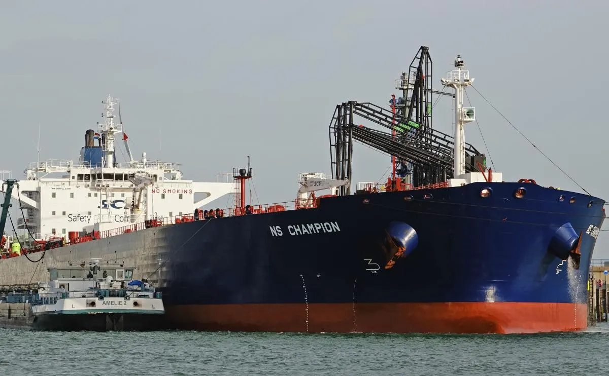 Страны ЕС получили право реализовывать нефть и другие товары, изъятые с судов, которые пытались обходить санкции. Москва осудила эти меры как «пиратство» и пообещала применить «все необходимые средства».