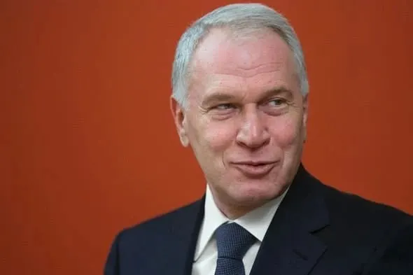 Указ о награждении опубликован на портале правовых актов: премия присуждена за вклад в социальные проекты, сохранение культурно‑исторических ценностей и благотворительность.