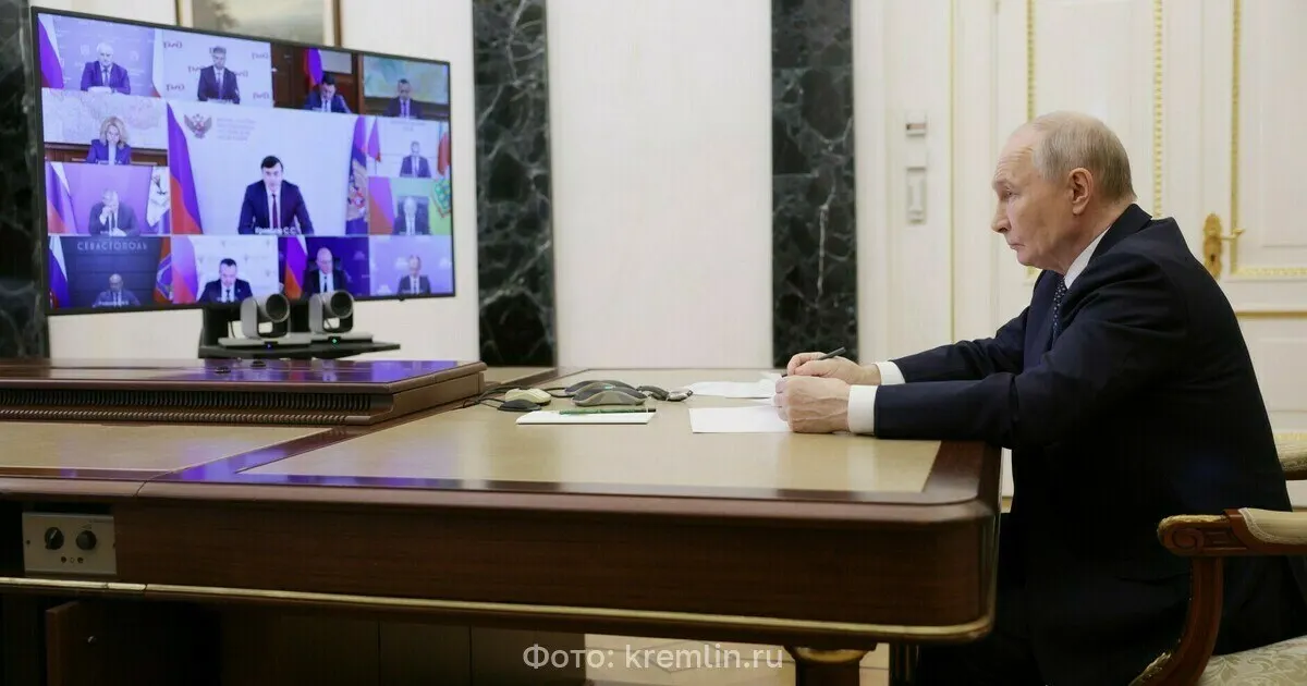 Президент распорядился оперативно развернуть возможности малого и среднего бизнеса по производству нефтепродуктов и обеспечить нормальное функционирование отрасли.
