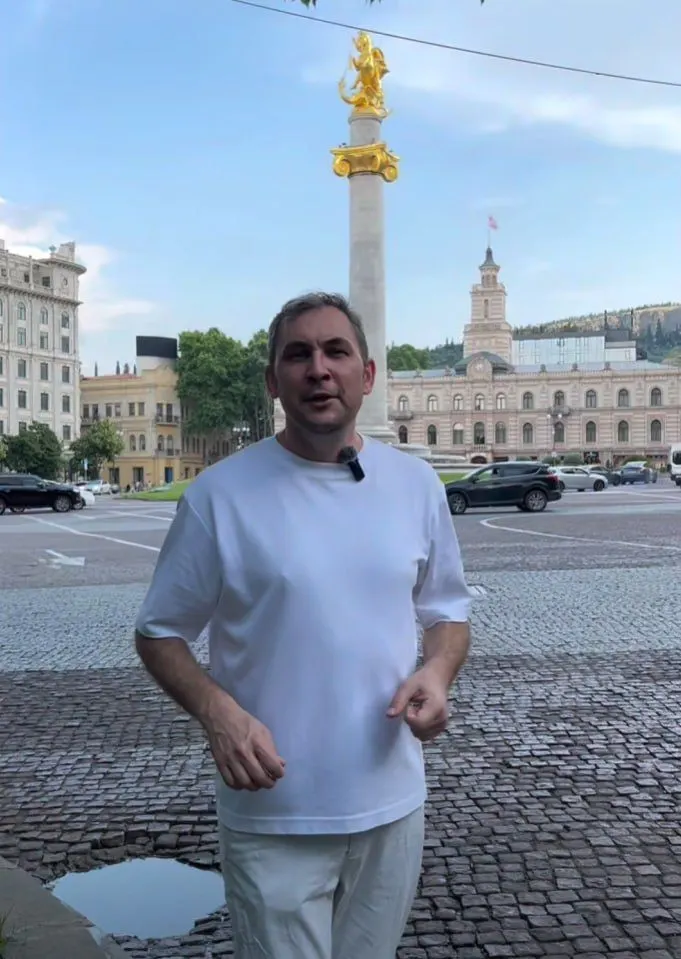Николай Левшиц, автор крупного русскоязычного блога о Грузии, оказался в реестре Росфинмониторинга. Ранее он сотрудничал с «Открытой Россией» и Фондом борьбы с коррупцией. В его Telegram‑канале более 115 тыс. подписчиков, сам Левшиц пока не комментировал ситуацию.