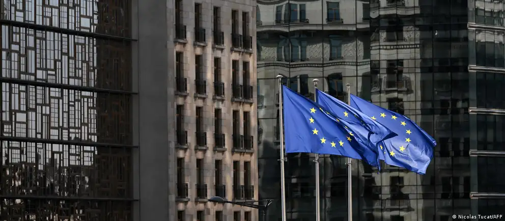 Европейский союз принял 21-й пакет санкций против России — меры затрагивают энергетику, финансовый сектор, ВПК и логистику, включают расширение перечня субъектов и новых ограничений на экспорт технологий и сырья.