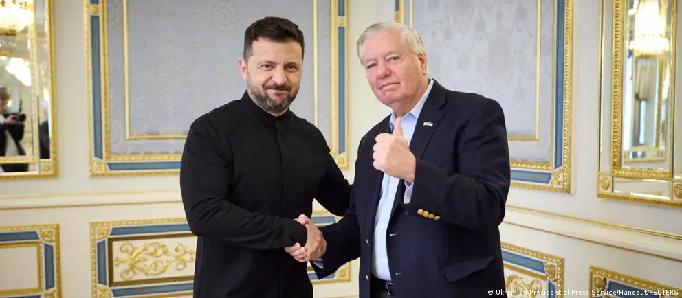 Верхняя палата Конгресса проголосовала за переход к детальному обсуждению инициативы о новых пошлинах и тарифах против России и стран, работающих с её энергорынком; при голосовании присутствовал президент Украины.