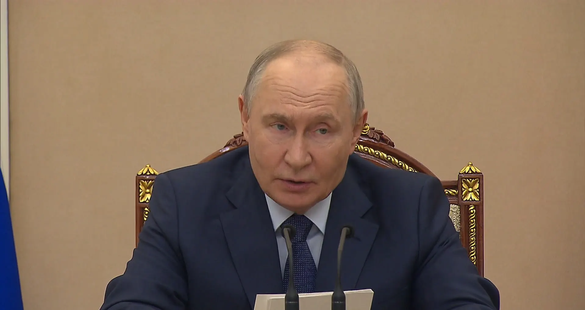 Обсудили рост ВВП, исполнение бюджета с профицитом, рост нефтегазовых доходов и меры поддержки регионов.
