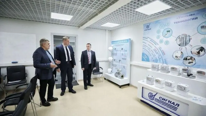 Совет ЕС включил предприятие в 21-й пакет санкций: в список вошли 48 физических лиц и 170 организаций. В документе указано, что завод поставляет комплектующие для вооружений и поддерживает ВС в зоне СВО.