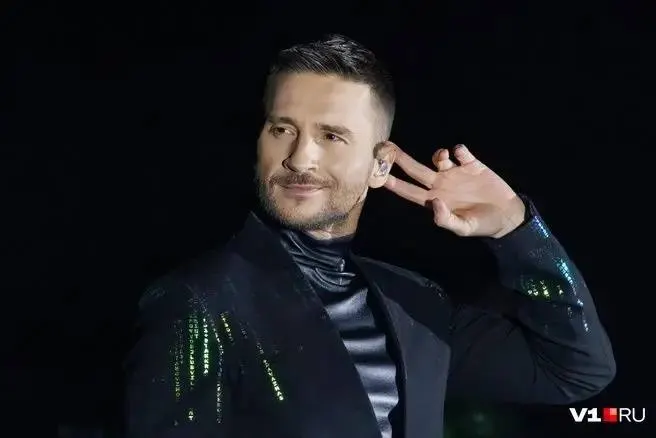 Билеты на шоу «Шоумен», которое пройдёт 7 декабря на большой сцене G-Drive Арены в Омске, подешевели: верхняя цена упала на 2 000 рублей, при этом места быстро раскупают.