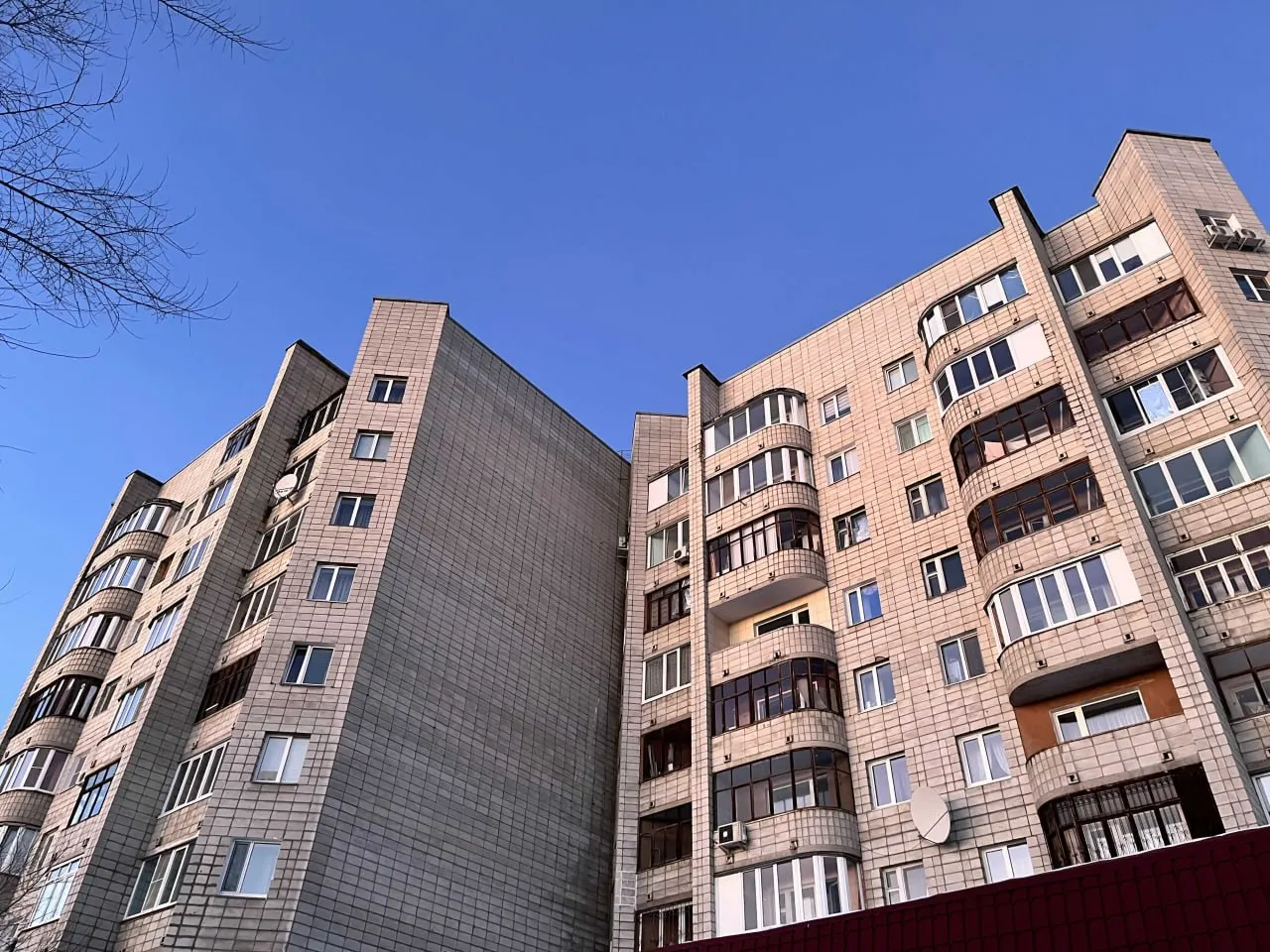 К концу июня 2026 года средний дисконт в Омске составил 5,5% — выше оказались только Самара и Краснодар. По России в целом средняя скидка на вторичном рынке снизилась до 4,9% на фоне оживления спроса и роста ипотечной активности.