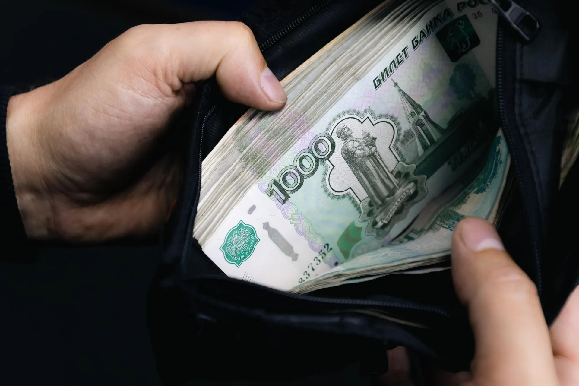 Представитель Центробанка Алексей Заботкин объяснил, почему замедление инфляции не приводит к немедленному снижению цен и предупредил о рисках дефляции.