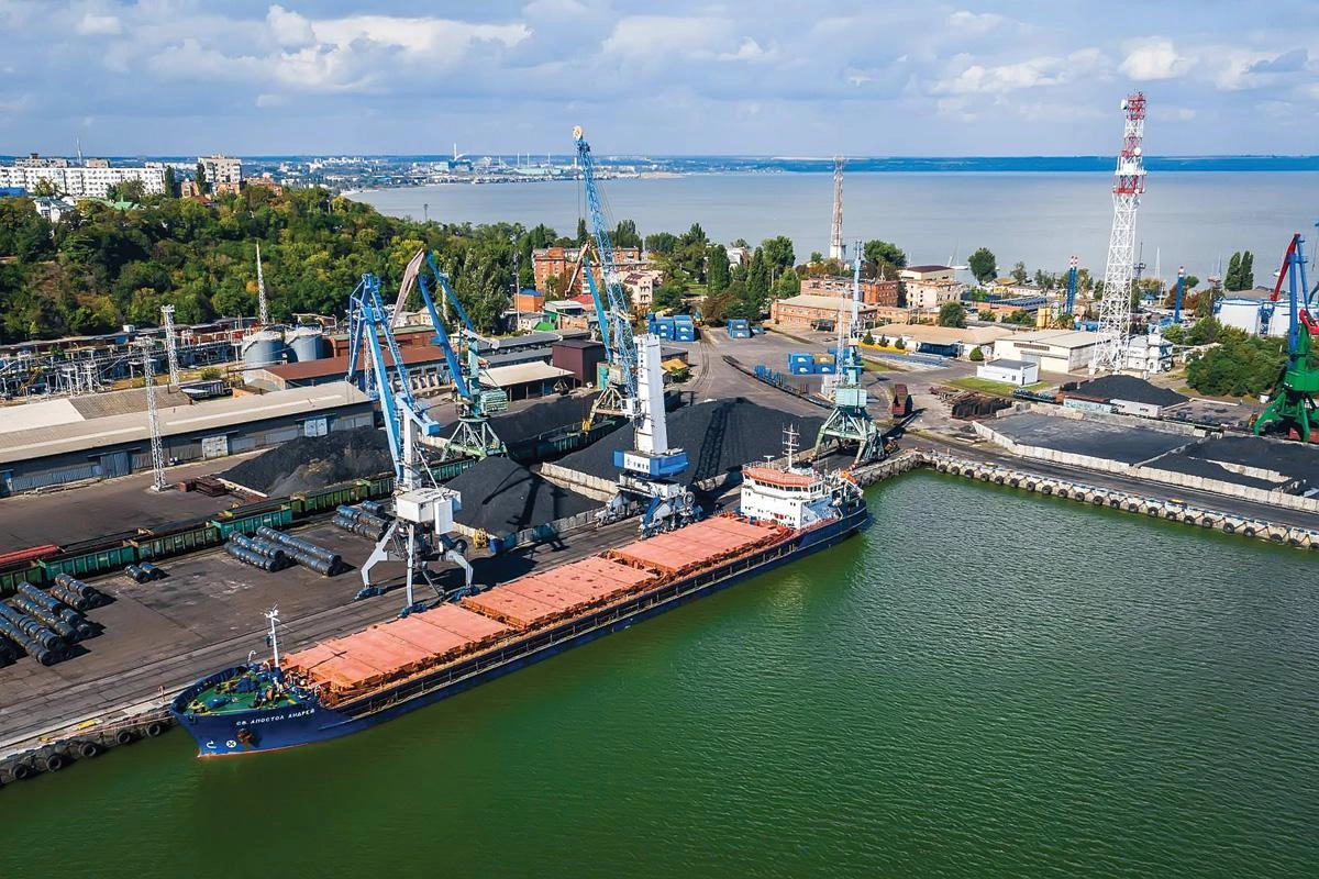 Минсельхоз предложил компенсировать до 90% расходов на перевозку зерна из Ростовской области в черноморские и балтийские порты после приостановки отгрузок из портов Азовского моря из‑за атак беспилотников.