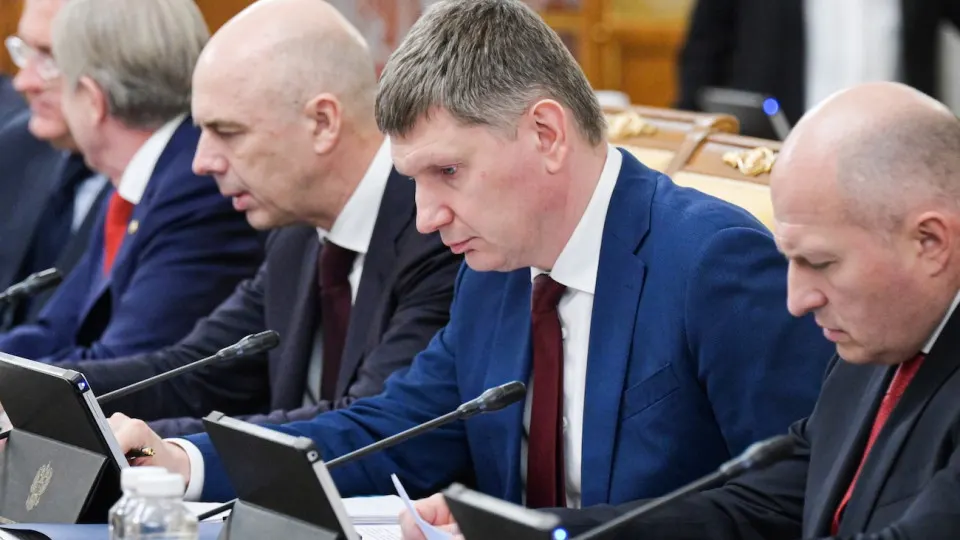 По оперативным данным Минэкономразвития ВВП РФ за январь–май вырос всего на 0,2%. Промышленность и инвестиции остаются в стагнации, тогда как Москва демонстрирует отрыв по доходам и производству.
