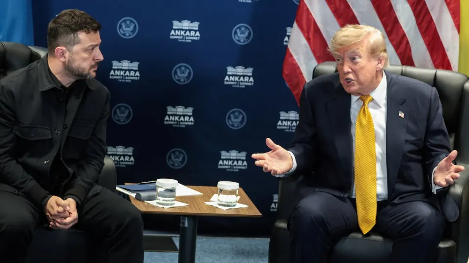На саммите НАТО в Анкаре Дональд Трамп сказал, что поддерживает эскалацию ударов Украины по нефтезаводам, оборонным предприятиям и магистральным трубопроводам внутри России и считает, что она может способствовать завершению конфликта.