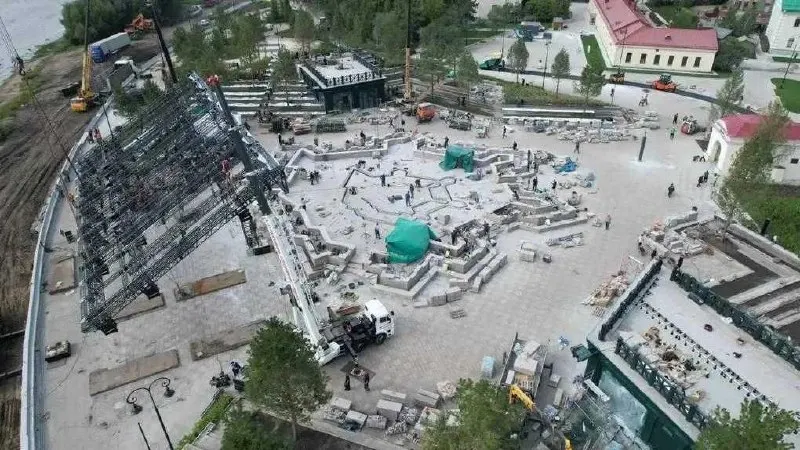 Сегодня в Омске открывают новый мультимедийный фонтан возле Омской крепости. В программе — светомузыкальное шоу на двух площадках: на набережной Иртыша и на Соборной площади, начало в 20:30, вход свободный.
