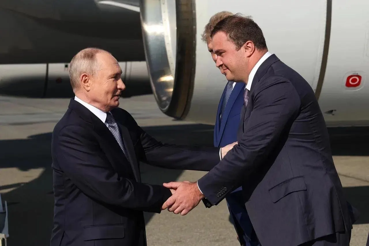 По итогам июля Омский губернатор занял девятое место в рейтинге Медиалогии; его СМ-индекс, учитывающий упоминания, охват и вовлечённость пользователей, составил 1,2 млн пунктов.