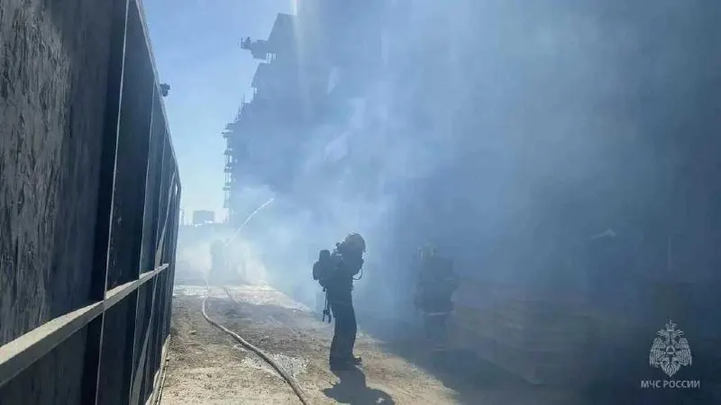 Еще один пострадавший скончался в реанимационном отделении; у пациента более 80% ожогов тела и множественные травмы. Двоих пострадавших перевезли в ожоговый центр Нижнего Новгорода, трое остаются под наблюдением в Омском ожоговом центре. Пожар произошёл во время строительных работ и затронул одиннадцать человек.