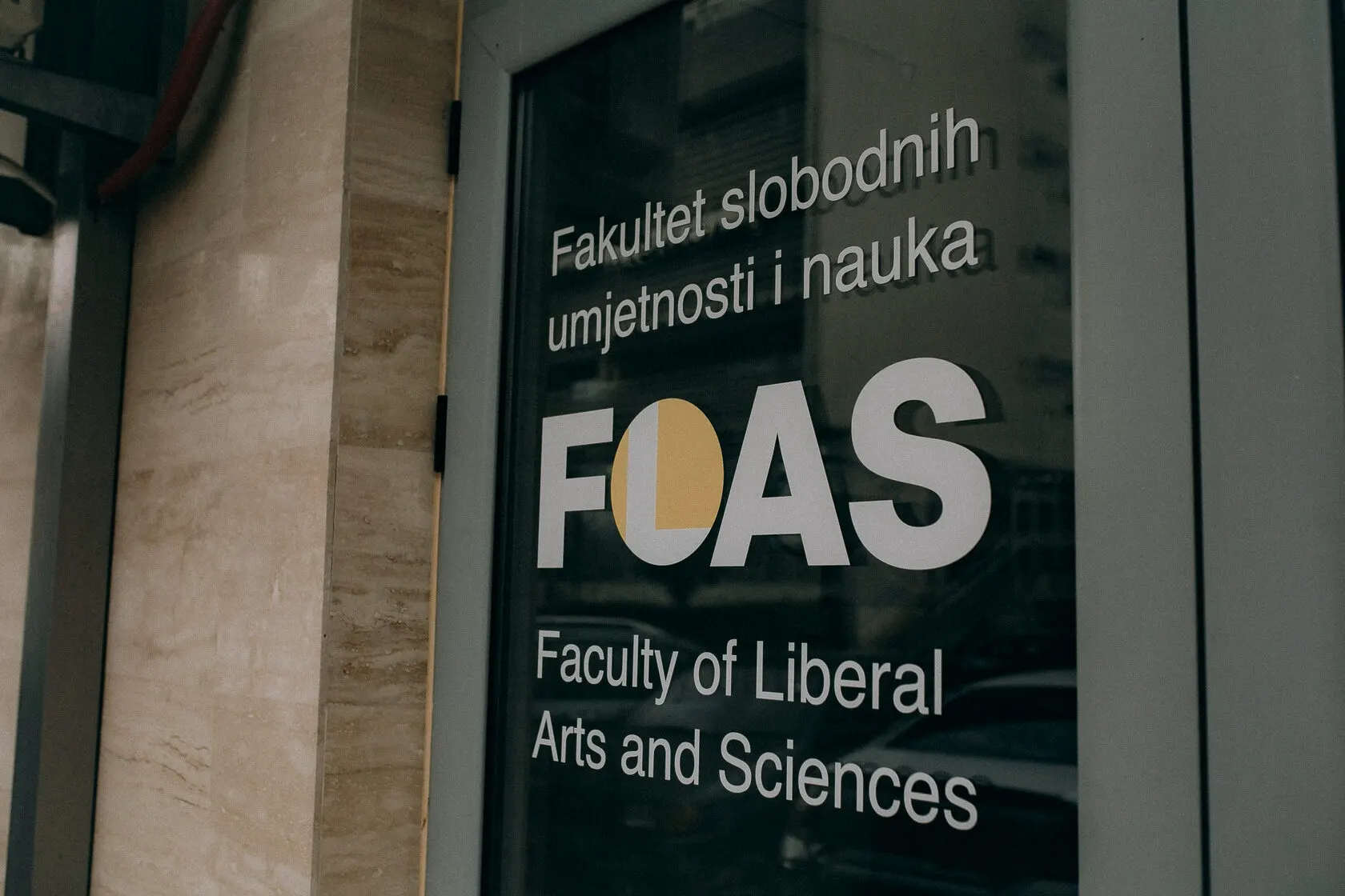 Факультет свободных искусств и наук (FLAS) — независимое учебное учреждение, созданное российскими преподавателями, уехавшими после начала войны. В реестр также попала норвежская Pikene på Broen — культурный проект в Баренцевом регионе, базирующийся в Киркенесе.