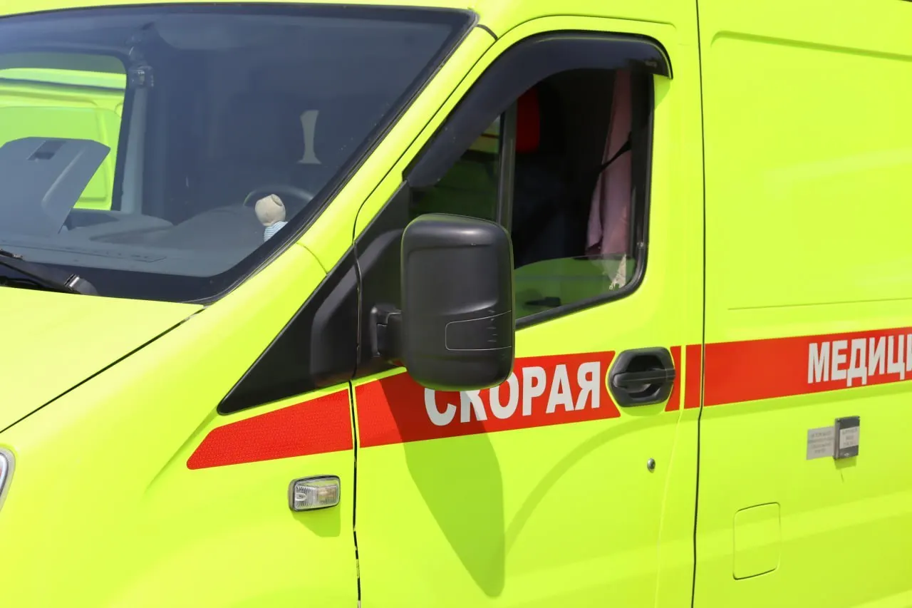На утро 12 августа шесть пострадавших остаются в стационарах Омска; одна женщина умерла 9 августа; двое пациентов выписаны на амбулаторное лечение; состояние остальных оценивают как удовлетворительное или средне-тяжёлое.