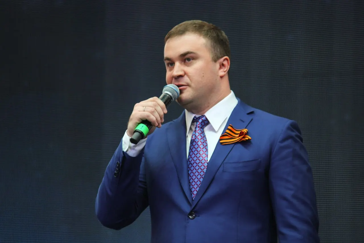 Губернатор Омской области поздравил работников строительной отрасли с праздником и поблагодарил за вклад в развитие региона.