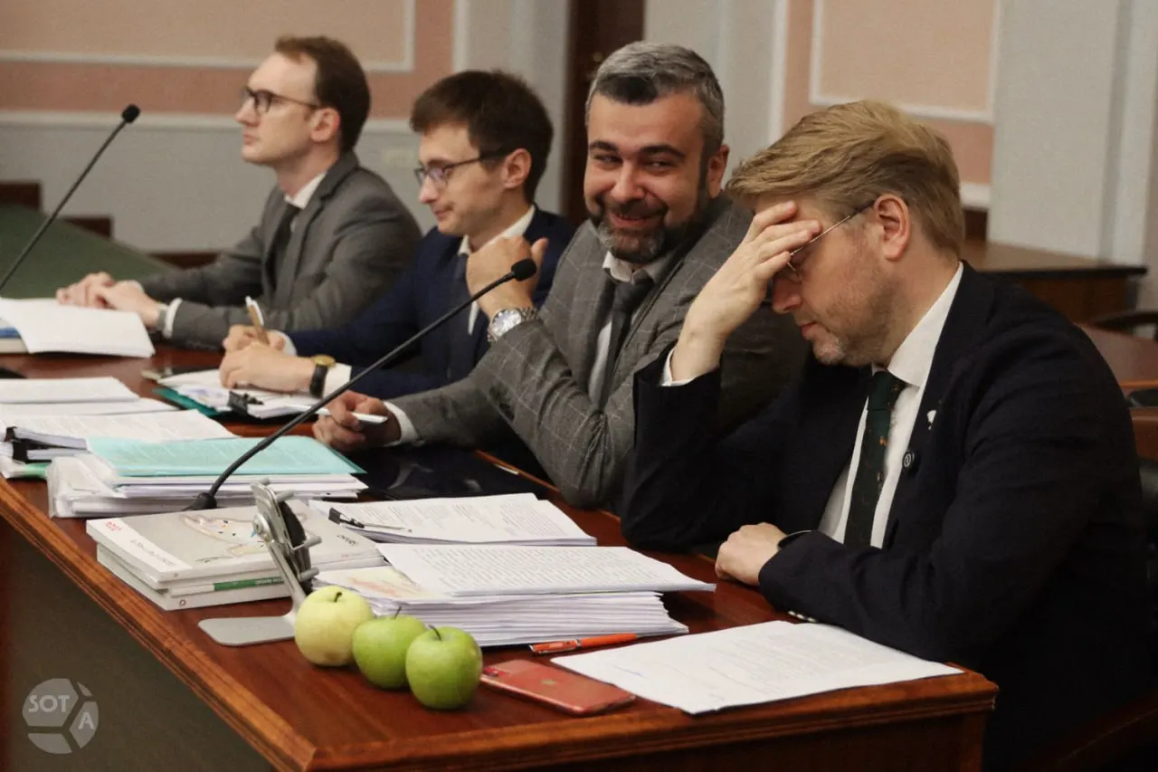 Юрист, представляющий движение «Родина», изложил основные требования к партии, затронув вопросы агитации, авторских прав и призывов к миру.