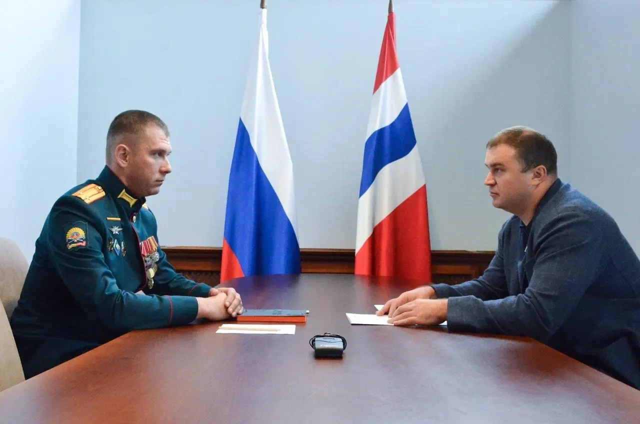 Кирилл Лесков назначен советником при ректорате Омского государственного технического университета после участия в федеральной программе «Время героев», сообщил Виталий Хоценко.