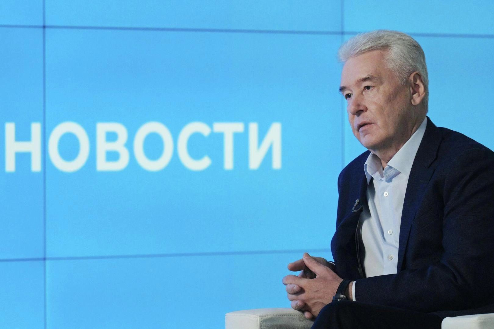 Мэр Москвы заявил, что без мирной экономики невозможно победить, и призывы развернуть экономику на войну опасны для страны.