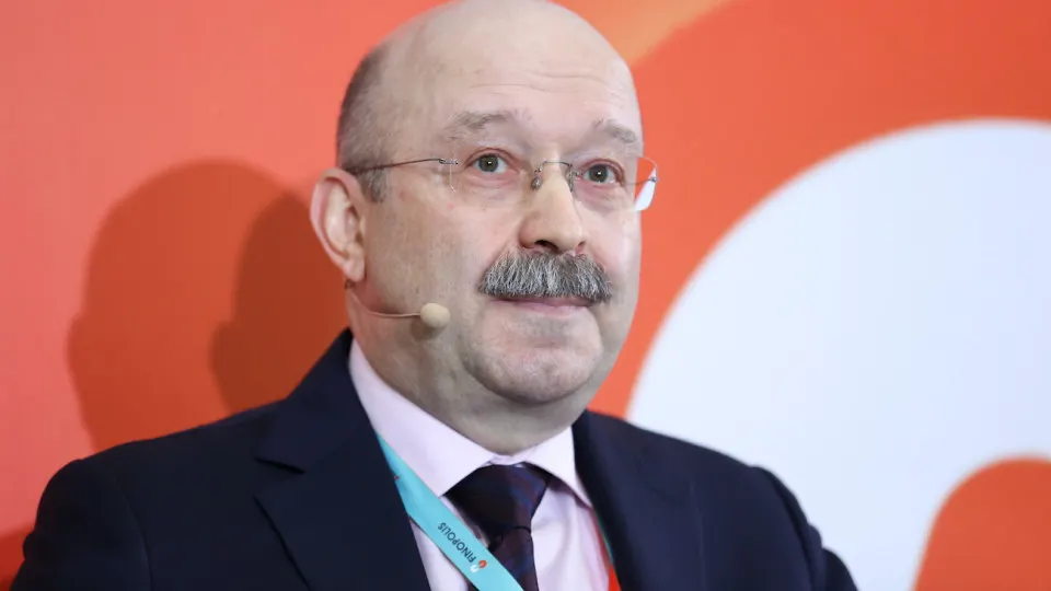 Экономист назвал переход на военную экономику недоразумением и предрек крах экономической системы. Эксперты предупреждают о трудностях мобилизационной модели и усилении государственного контроля.