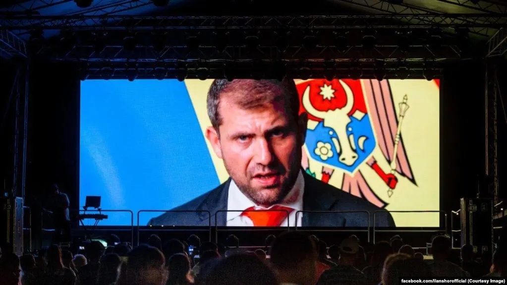 Расследование указывает на то, что связанная с Кремлём платежная компания A7 выводила десятки миллиардов через цепочку подставных компаний, обходя санкции и связанные с военной продукцией платежи.