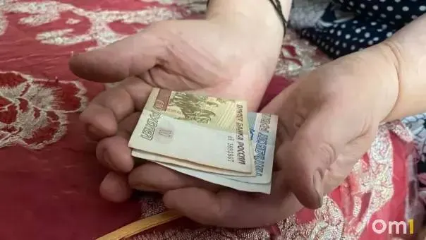 41-летний омич пытался передать взятку сотруднику ГИБДД и был признан виновным; ему назначили штраф 80 тысяч рублей, переданные 6 тысяч рублей конфискованы.