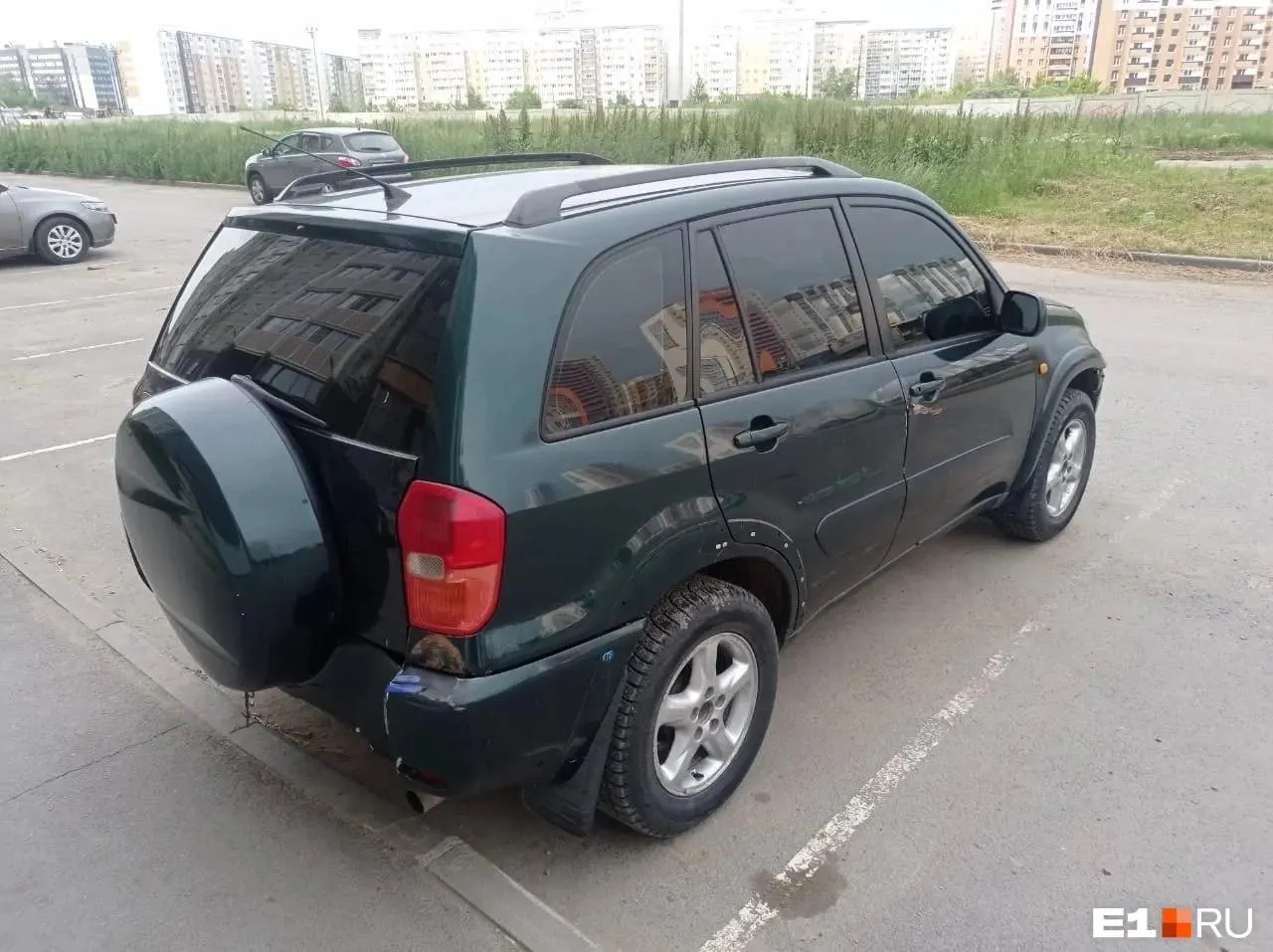 Покупатель из Екатеринбурга купил Toyota RAV4 у перекупа за 650 тыс. ₽; VIN-код оказался перебит, автомобиль — угнанный — дело дошло до суда.
