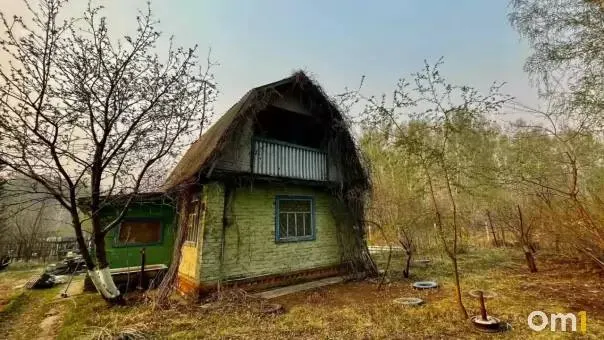 Осенью число пожаров растет из‑за сухой травы и мусора. За неубранную территорию предусмотрены штрафы до 15 тыс. рублей; ведутся проверки и расследование причин возгораний.