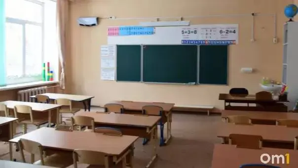 По данным на 17 сентября в городе из-за подъема ОРВИ занятия приостановлены в отдельных классах и группах.